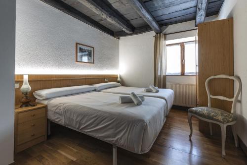 2 twin beds