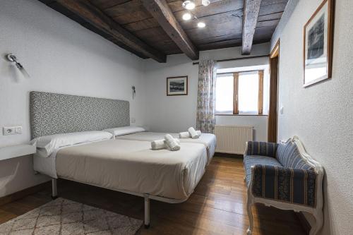 2 twin beds