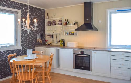 virtuve, 4 Bedroom Lovely Home In Skånevik (4 Bedroom Lovely Home In Skanevik) in Skanevik