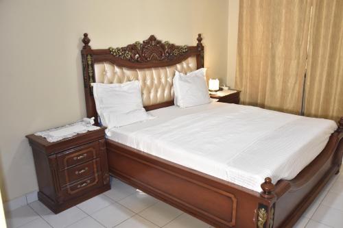 RÉSIDENCE DES 7 COLLINES RÉSIDENCE DES 7 COLLINES