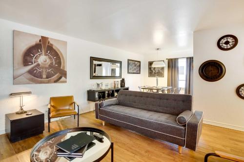 Contemporary Dallas Condo with Pool Access! in Dallas, USA