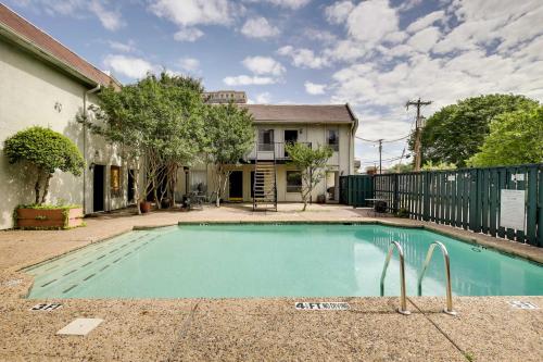 Chic Dallas Vacation Rental Pool, Walk to Knox St in Highland Park
