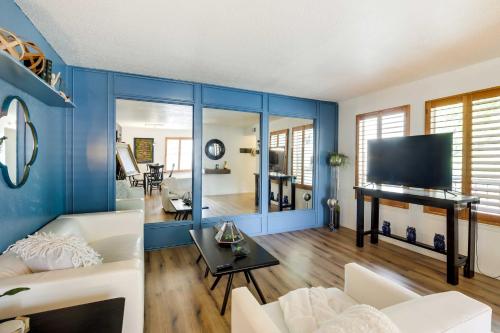 Walkable Dallas Vacation Rental with Community Pool! in Хайленд-Парк