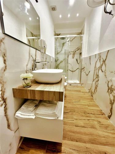 wood & white home - image 5