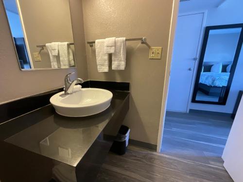 Motel 6 Ely, NV - 화장실