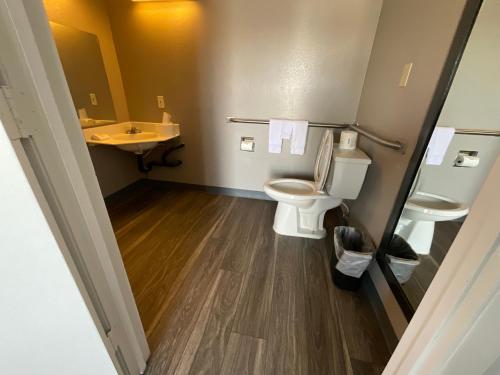 Motel 6 Ely, NV - 화장실