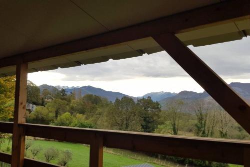 Chalet avec terrasse face aux Pyrénées (Chalet avec terrasse face aux Pyrenees) in Bartres