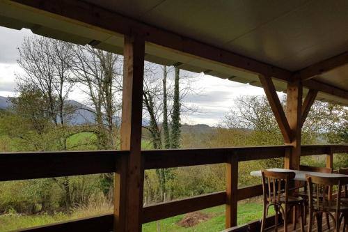 Chalet avec terrasse face aux Pyrénées (Chalet avec terrasse face aux Pyrenees) in Bartres