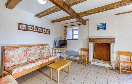 Stunning Home In Castelnau D Mandailles With Outdoor Swimming Pool, Wifi And 4 Bedrooms