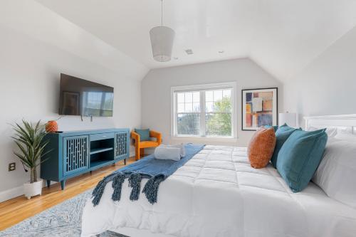 Amazing family-friendly and group-friendly accommodation #TheBackDorch in Boston, USA