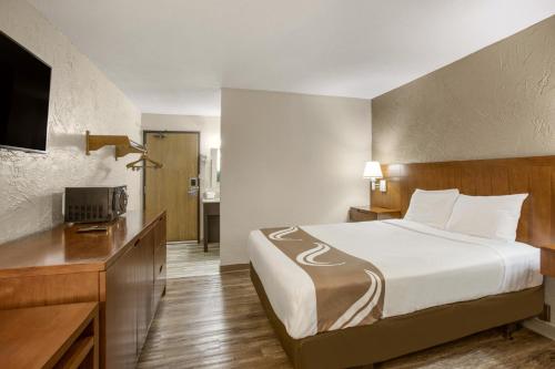 1 queen bed