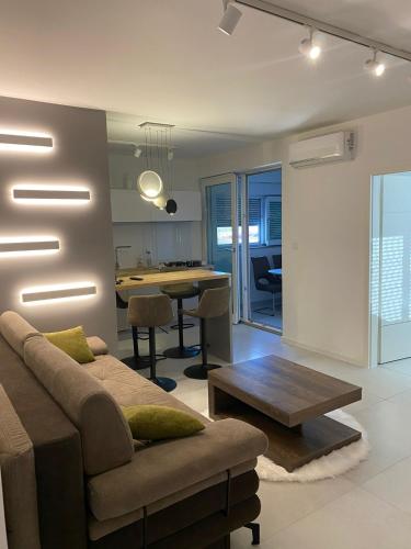 Apartman Rose Residency - SELF CHECK IN, FREE PARKING, Osijek