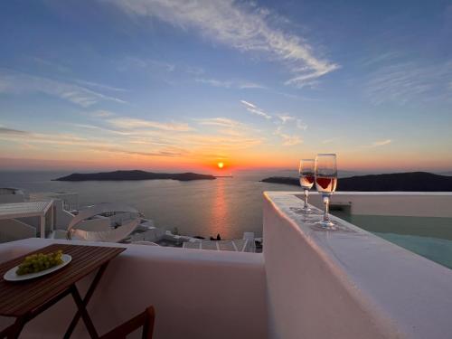 Esmi Suites Santorini