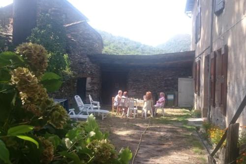 Grand appartement en location Dans maison de caractère 90 m2 (Grand appartement en location Dans maison de caractere 90 m2) in Barre-Des-Cevennes