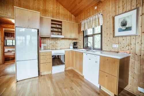 Kitchen, Minniborgir Cabins in Hveragerdi