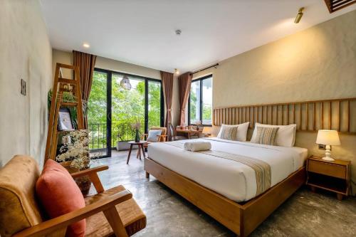 King Room with Garden View image 3