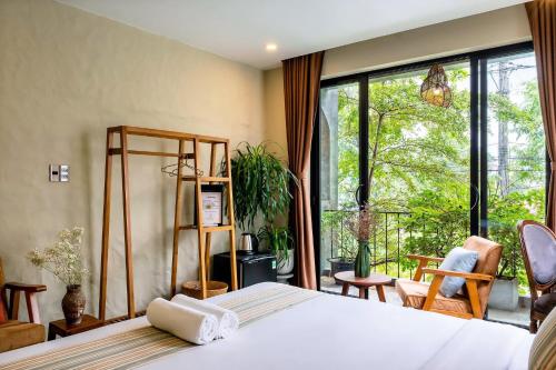 King Room with Garden View image 1