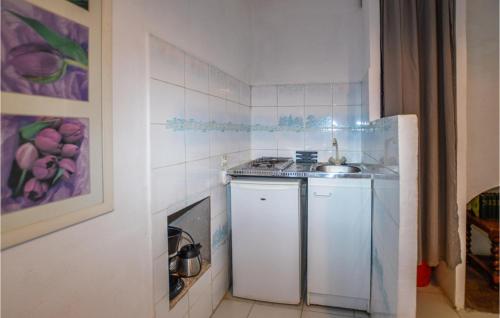 virtuve, 2 Bedroom Stunning Apartment In Carcheto Brustico in Piedicroce