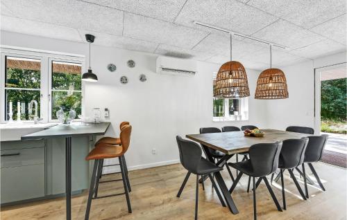 Kitchen, 3 Bedroom Lovely Home In Blavand in Vejers Strand