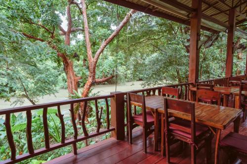 Restaurant, Khao Sok Riverside Cottages in Near Center