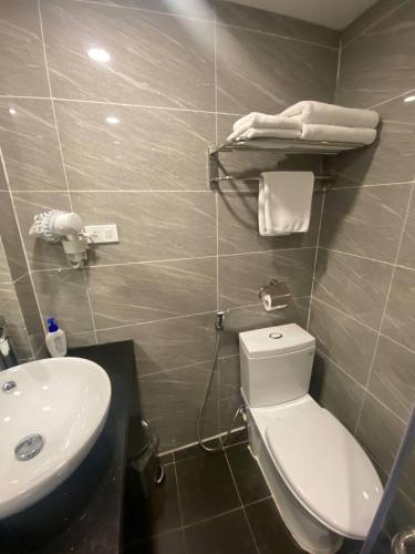 Bathroom, Min Vincent Hotel in Marina Bay