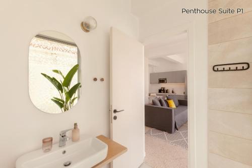 The Marble Suites, PLAKA, Афины (фото 10)