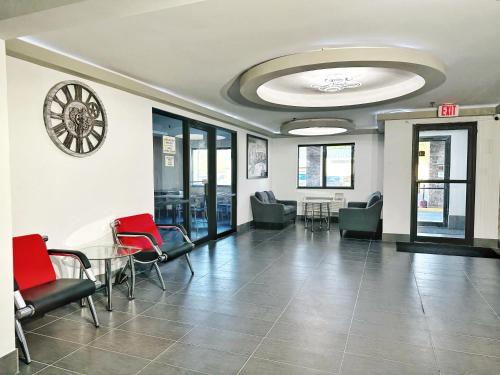 Super 8 by Wyndham Peoria - image 14