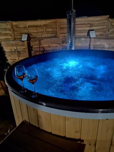 Karstais baseins, Chillout House Serwy in Serwy