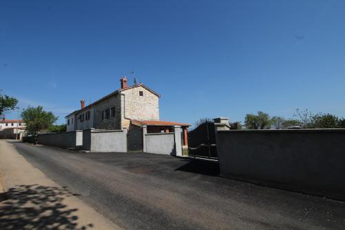  Holiday Home ZORA in Višnjan