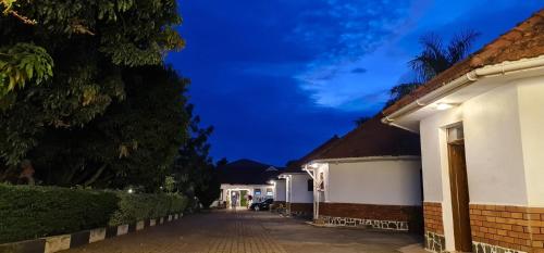 Pohled zvenku, Northern Pearl in Gulu