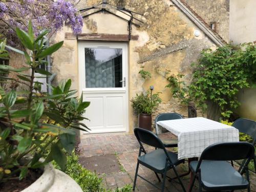 NATICOSY-Appartement centre historique avec jardin IDEAL COUPLE