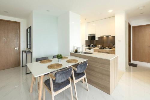Twin Peaks residence - image 6