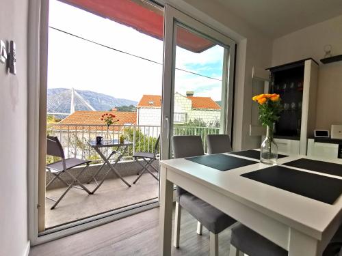 Apartment with balcony Nike