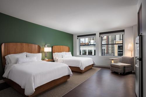 Standard Queen Room image 10