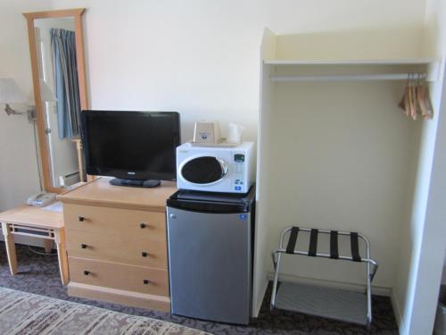 Canada's Best Value Desert Inn&Suites - Hotel - Cache Creek