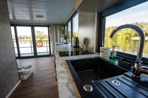 Konyha, Domki na wodzie - Houseboats Zalesie with sauna in Mirakowo