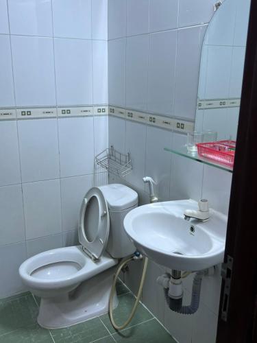 Ванная комната, khách sạn tiến thắng in Танфу
