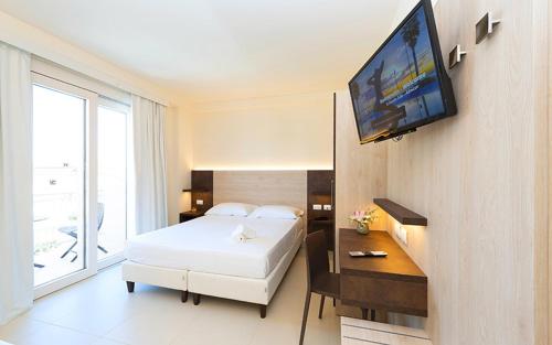 Hotel Carducci Room Type - King Room with Balcony