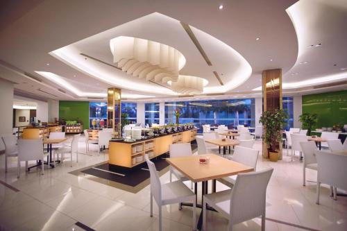 Food and beverages, eL Hotel Jakarta in Kelapa Gading