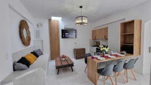 3 Bedroom House Included Car Rental-heated Jacuzzi - Santorin