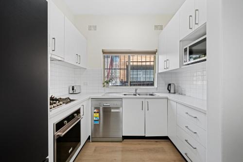 Burwood City Newly Renovated 2 Bed 2 Bath Free Private Parking Big Apt - Strathfield