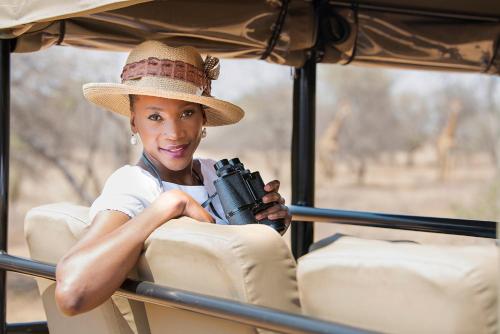 453833528 Safari Moon Luxury Bush Lodge