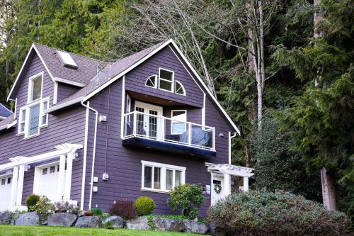 Sea and Cedar Retreat-a home in a tranquil setting in Cowichan Bay, Canada