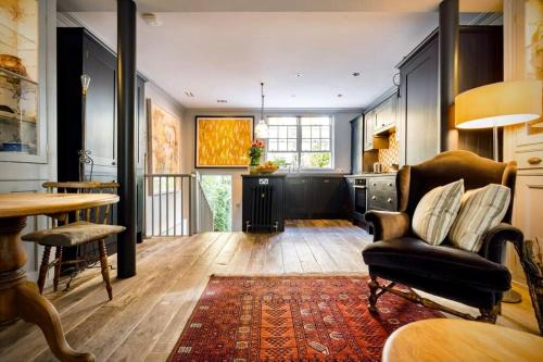 Kings Cross, self-contained house & private garden, Londra