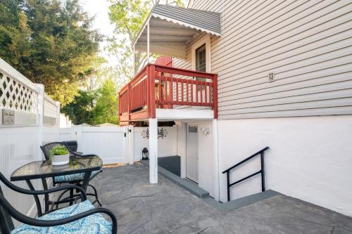 Quaint Forest Heights Unit about 9 Mi to Downtown DC in ออกซอน ฮิลล์ (MD)