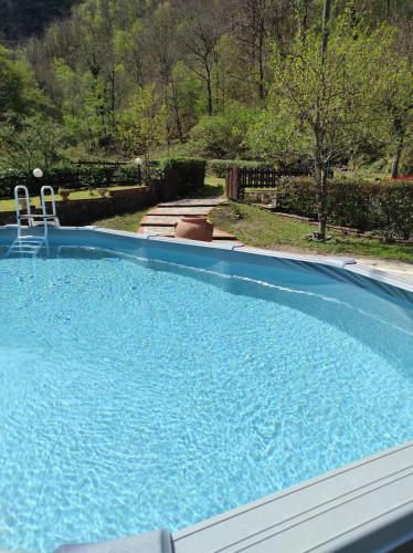 Peldbaseins, Casa Vacanze IL BOSCACCIO "Casa Massimo" in Vergemoli