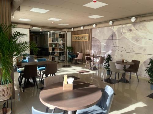 restavracija, Apart-hotel 24/7 in Novyi Plan