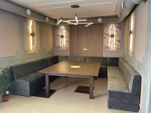restavracija, Apart-hotel 24/7 in Novyi Plan