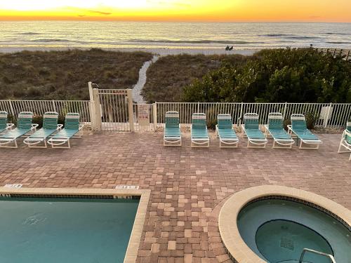 Úszómedence, Oceanway 203 - Upscale Oceanfront Condo - 2BR and 2BA in Indian Rocks Beach (Florida)