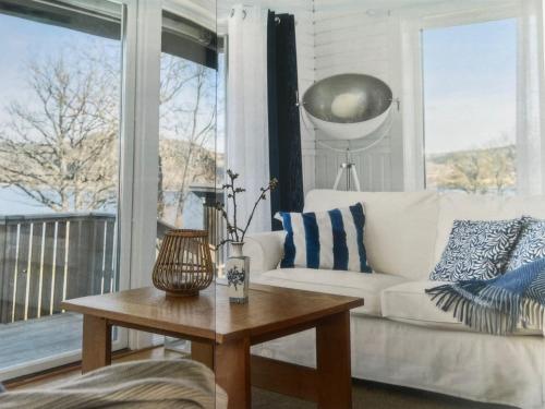 Saltkällan Hällaviksvägen 11 (Saltkallan Hallaviksvagen 11) in Uddevalla